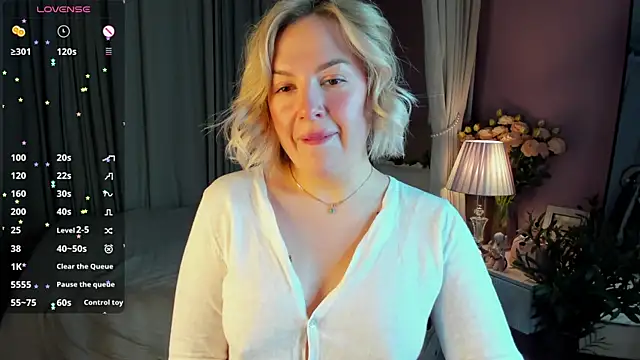 Nikki Kai online show from 19, 12, 2025