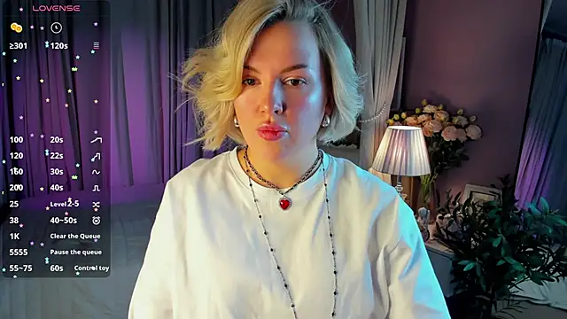 Nikki Kai online show from 15, 12, 2025