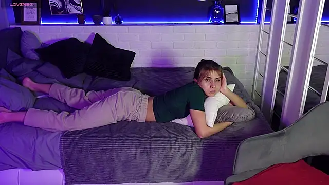 CharmBianca online show from 22, 2, 2025