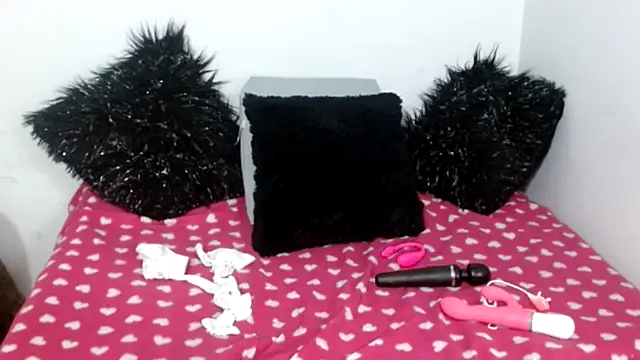 Lunasquirt1985 online show from 9, 9, 2025