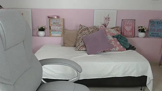 brendathompson  online show from 27, 2, 2025