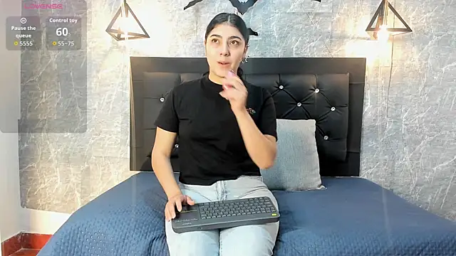 Snapshot of emberhodson chatting on 3, 11, 2025 emberhodson online show from 3, 11, 2025