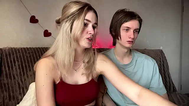 Snapshot of amandatalk chatting on 8, 10, 2025 amandatalk online show from 8, 10, 2025