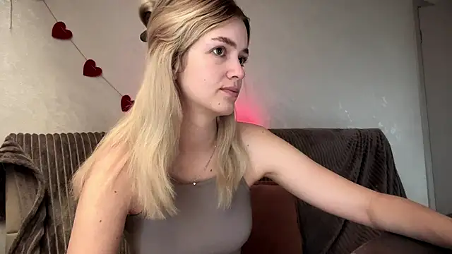 Snapshot of amandatalk chatting on 12, 10, 2025 amandatalk online show from 12, 10, 2025