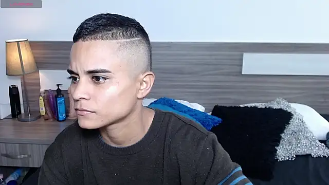 Liiamthompson online show from 22, 12, 2025