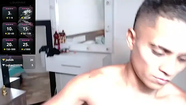 Liiamthompson online show from 7, 4, 2026