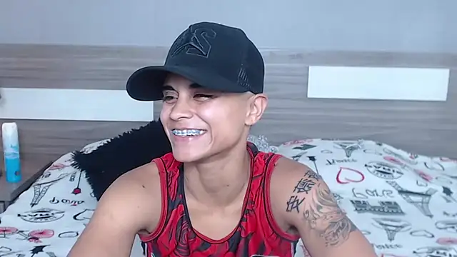 Liiamthompson online show from 10, 10, 2025