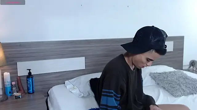 Liiamthompson online show from 1, 12, 2025