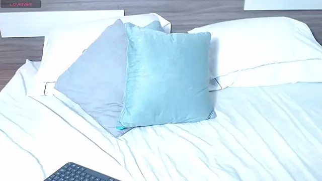 Liiamthompson online show from 4, 4, 2026