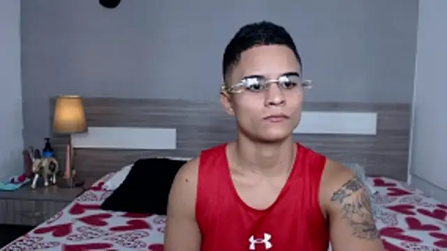 Liiamthompson online show from 18, 10, 2025