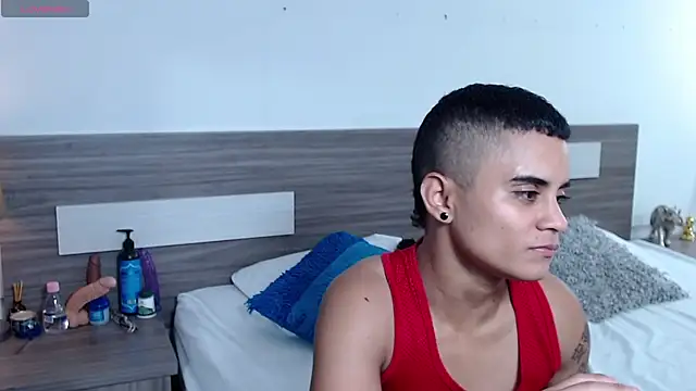 Liiamthompson online show from 16, 12, 2025