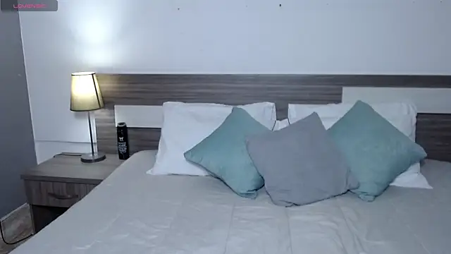 Liiamthompson online show from 1, 3, 2026