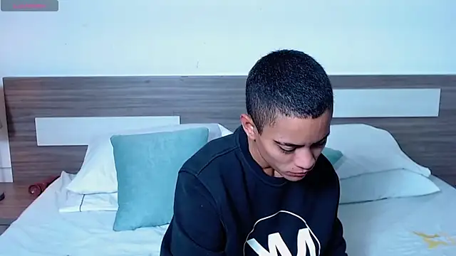 Liiamthompson online show from 5, 4, 2026