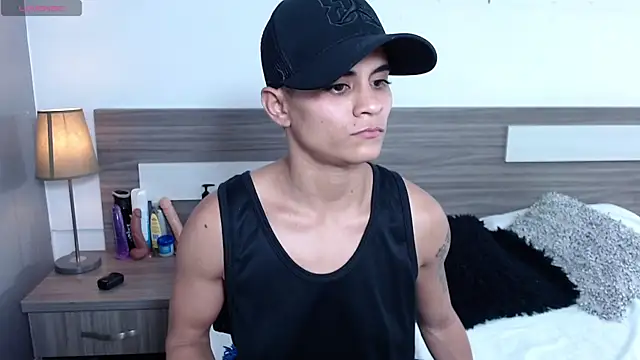 Liiamthompson online show from 18, 12, 2025