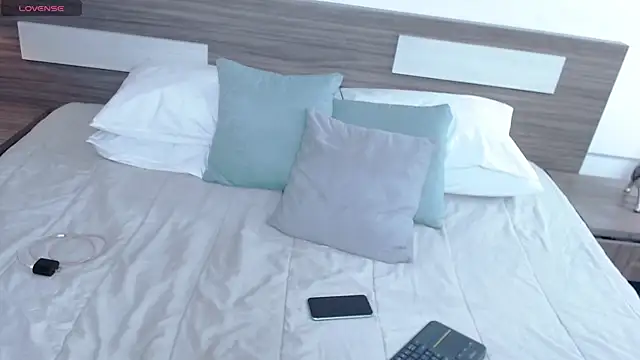 Liiamthompson online show from 14, 2, 2026