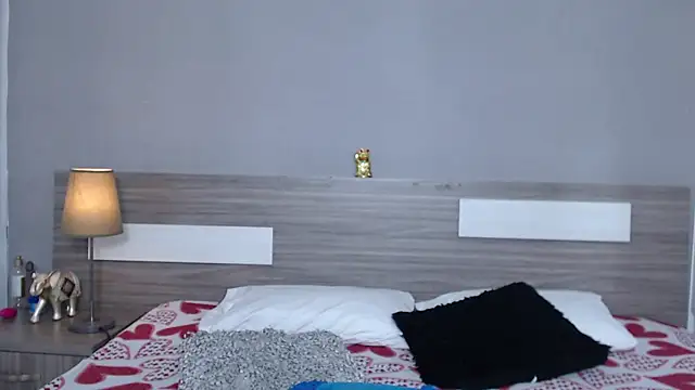 Liiamthompson online show from 19, 10, 2025