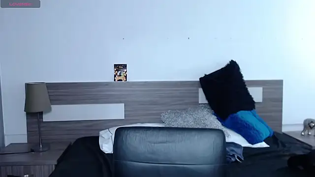 Liiamthompson online show from 15, 11, 2025