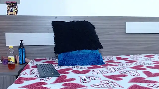 Liiamthompson online show from 26, 11, 2025