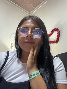 viccky vick online show from 10, 3, 2025