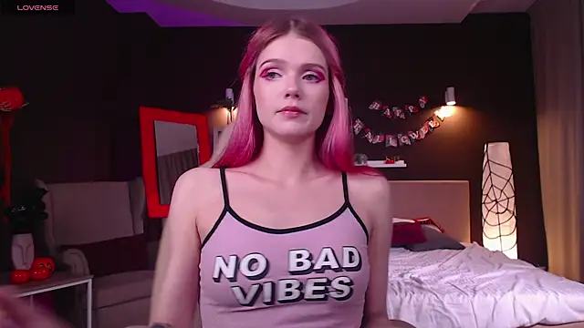 Gretchen Mol online show from 29, 10, 2025