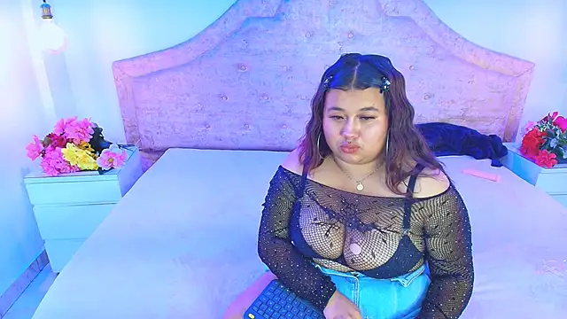 Snapshot of Charlotte_Baker19 chatting on 2, 2, 2025 Charlotte Baker19 online show from 2, 2, 2025