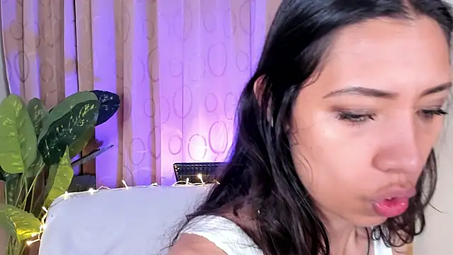 Miss veronicaa2 online show from 14, 1, 2026