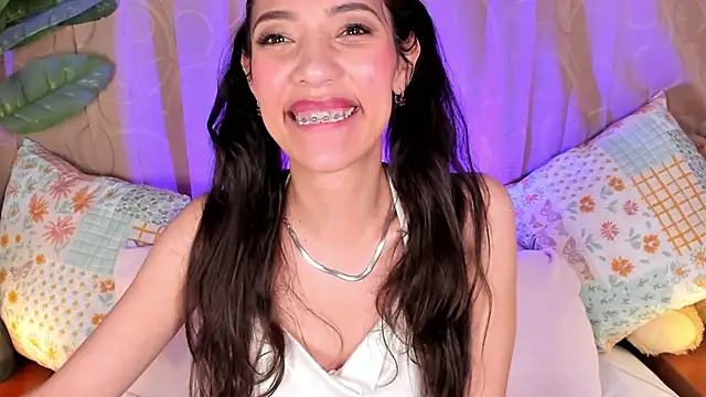 Snapshot of Miss_veronicaa2 chatting on 3, 6, 2026 Miss veronicaa2 online show from 3, 6, 2026