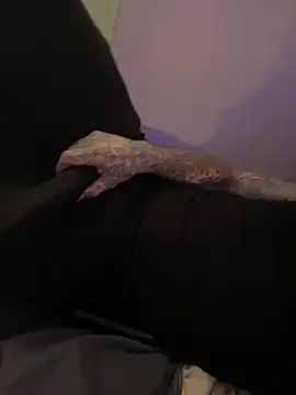 cruz815 online show from 4, 12, 2025