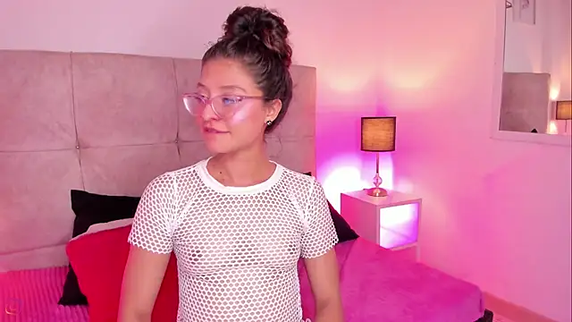 Snapshot of mac-sara chatting on 9, 3, 2025 mac-sara online show from 9, 3, 2025