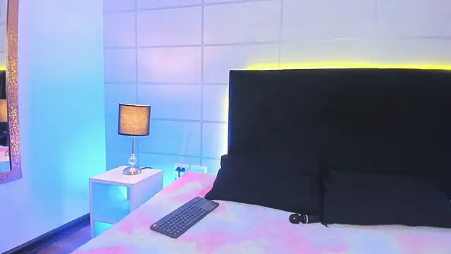 Snapshot of mac-sara chatting on 23, 10, 2025 mac-sara online show from 23, 10, 2025