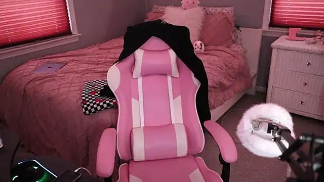 princesselysia online show from 6, 3, 2025