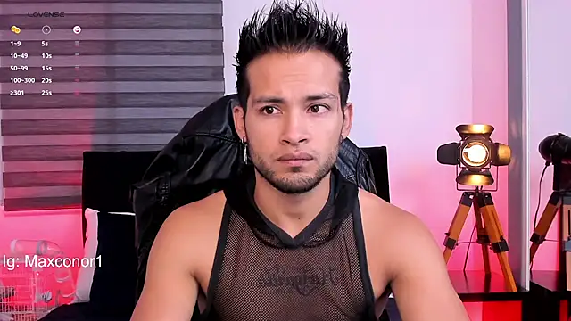 Max Conor1 online show from 4, 3, 2025