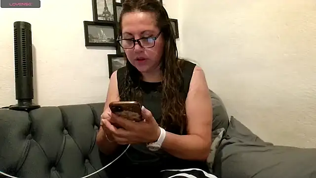 MirandaLatinaLovely online show from 27, 5, 2026