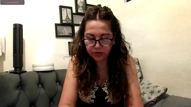 MirandaLatinaLovely online show from 9, 5, 2026
