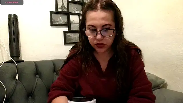Snapshot of MirandaLatinaLovely chatting on 10, 6, 2026 MirandaLatinaLovely online show from 10, 6, 2026