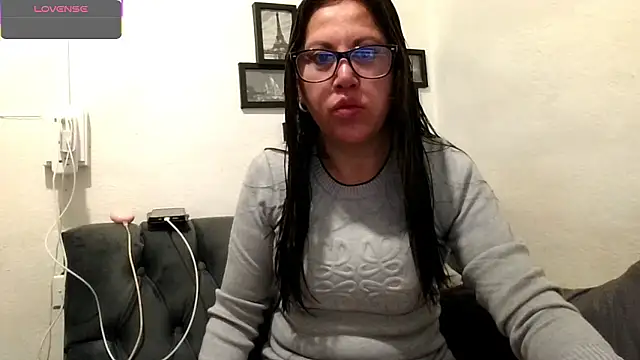 MirandaLatinaLovely online show from 9, 1, 2026