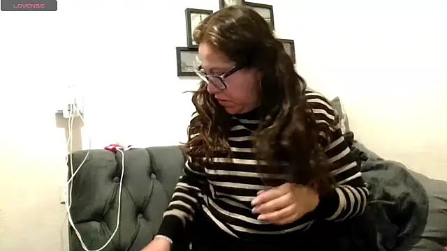 MirandaLatinaLovely online show from 12, 2, 2026