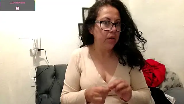 MirandaLatinaLovely online show from 3, 10, 2025