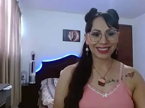 Snapshot of AloLovely_ chatting on 8, 4, 2026 AloLovely online show from 8, 4, 2026