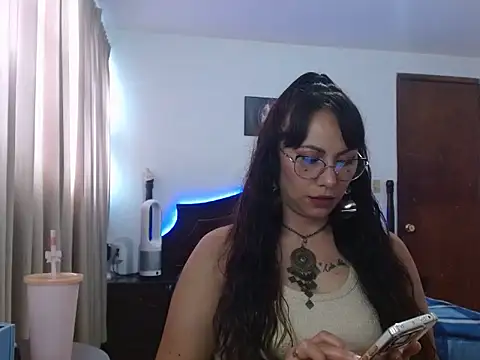 Snapshot of AloLovely_ chatting on 15, 4, 2026 AloLovely online show from 15, 4, 2026
