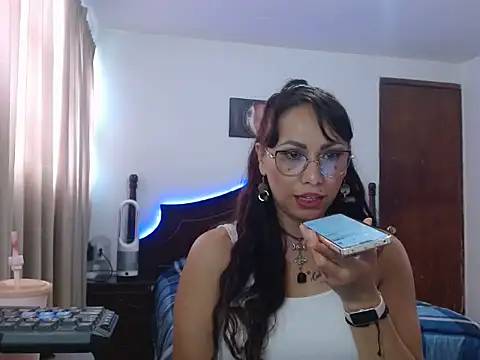 Snapshot of AloLovely_ chatting on 21, 4, 2026 AloLovely online show from 21, 4, 2026