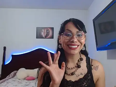 Snapshot of AloLovely_ chatting on 6, 5, 2026 AloLovely online show from 6, 5, 2026