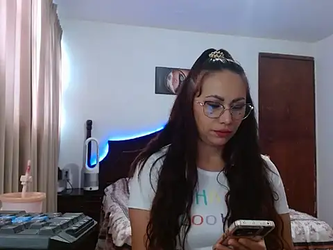Snapshot of AloLovely_ chatting on 24, 4, 2026 AloLovely online show from 24, 4, 2026
