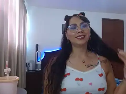 Snapshot of AloLovely_ chatting on 17, 4, 2026 AloLovely online show from 17, 4, 2026