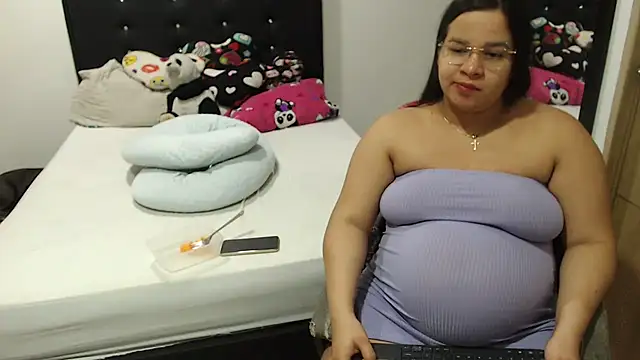 Snapshot of kylie_switch2 chatting on 13, 11, 2025 kylie switch2 online show from 13, 11, 2025