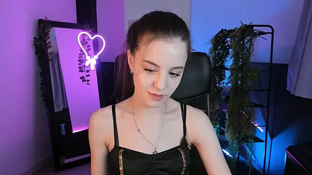 MilaStoyne online show from 24, 2, 2025