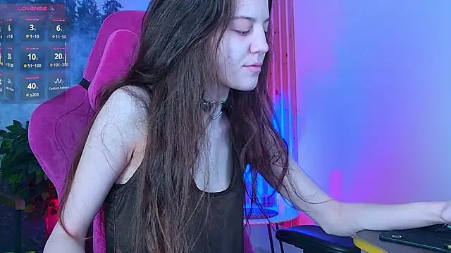 MilaStoyne online show from 7, 2, 2026