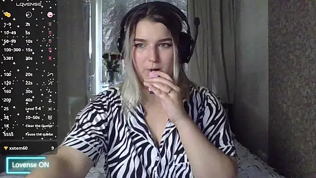 Snapshot of Jenny_Smit chatting on 20, 10, 2025 Jenny Smit online show from 20, 10, 2025