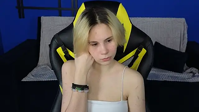 BettyCarter07 online show from 26, 2, 2025