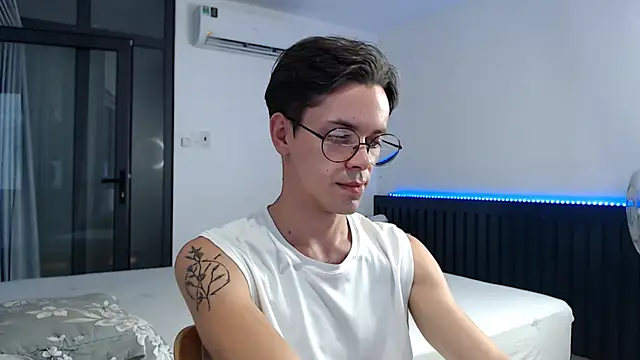 William Henry  online show from 19, 10, 2025